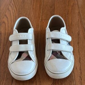 🎉Burberry- Velcro Sneakers(Size 33) US Size 2🎉